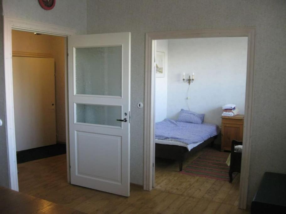Private In Tallin, Pelguranna A Tallinn